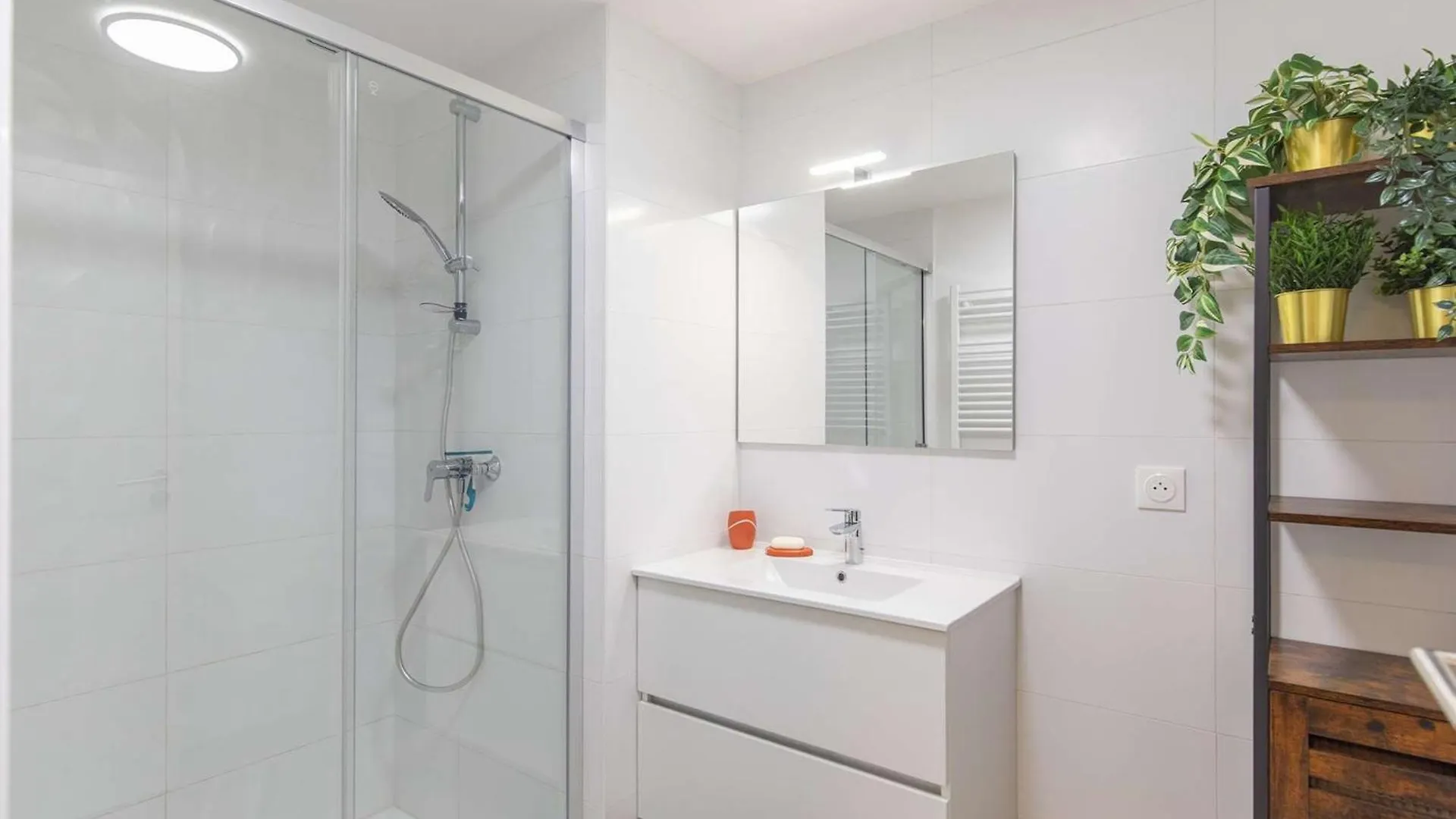 Appartement T3, Terrasse, Parking, Animaux Acceptes, Proche Telecabine Et Centre De Cauterets - Fr-1-401-305 0*,  France